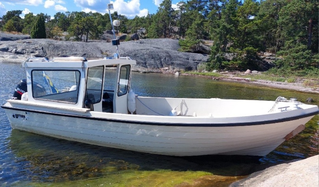 Arbetsbåt för byggprojekt och materialtransport i Norrtälje skärgård
